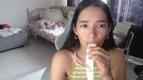 Snapshot of erina_1 chatting on 05-06-26, 06:02 erina_1 online show from 05-06-26, 06:02
