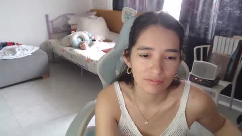 erina_1 online show from 06-11-26, 05:44