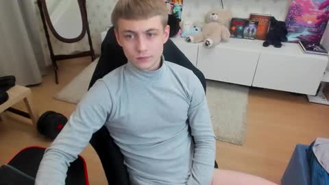 Max online show from 11-23-25, 11:04