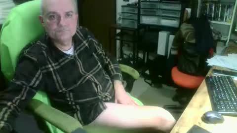 Snapshot of ernello chatting on 12-18-25, 09:54 ernello online show from 12-18-25, 09:54
