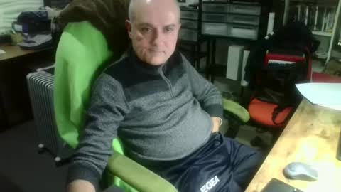 Snapshot of ernello chatting on 12-20-25, 09:22 ernello online show from 12-20-25, 09:22