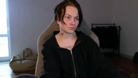 esajukyy online show from 05-13-26, 10:56