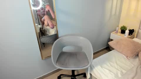 Escarlet online show from 02-25-25, 06:53