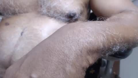 Snapshot of escorpion51 chatting on 06-11-26, 02:11 escorpion51 online show from 06-11-26, 02:11