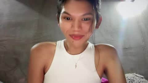 Snapshot of esilchan chatting on 05-10-26, 01:49 Chelliane online show from 05-10-26, 01:49