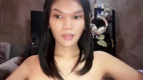 Snapshot of esilchan chatting on 05-18-26, 08:20 Chelliane online show from 05-18-26, 08:20