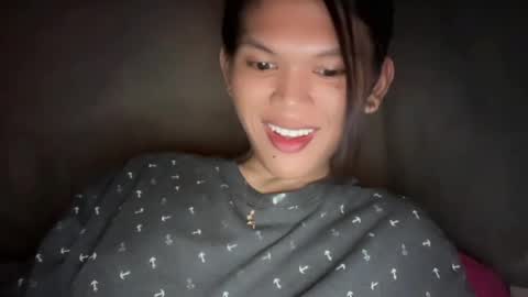 Snapshot of esilchan chatting on 05-19-26, 06:31 Chelliane online show from 05-19-26, 06:31