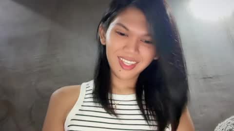 Snapshot of esilchan chatting on 05-20-26, 12:22 Chelliane online show from 05-20-26, 12:22