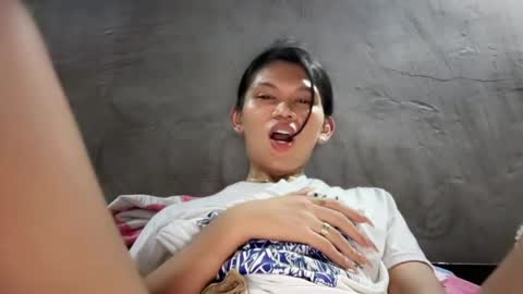 Snapshot of esilchan chatting on 05-25-26, 12:11 Chelliane online show from 05-25-26, 12:11