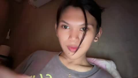 Snapshot of esilchan chatting on 05-28-26, 05:49 Chelliane online show from 05-28-26, 05:49