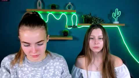 esme_moore_ online show from 11-19-25, 09:53