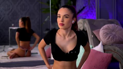 Snapshot of esmeainsley chatting on 12-04-24, 10:30 Raluca  online show from 12-04-24, 10:30