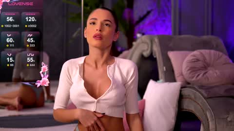 Snapshot of esmeainsley chatting on 12-10-24, 11:19 Raluca  online show from 12-10-24, 11:19