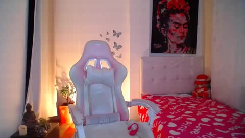 Snapshot of esmeralda098 chatting on 01-06-25, 10:26 Esmeralda online show from 01-06-25, 10:26