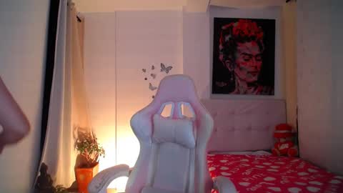Snapshot of esmeralda098 chatting on 01-08-25, 01:32 Esmeralda online show from 01-08-25, 01:32