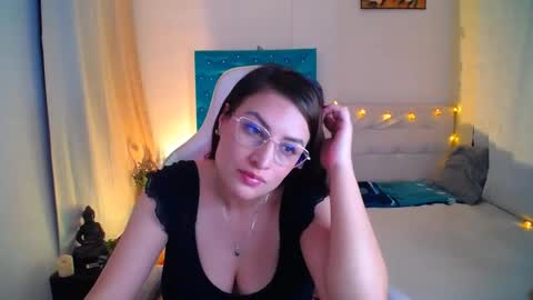 Snapshot of esmeralda098 chatting on 01-26-25, 02:56 Esmeralda online show from 01-26-25, 02:56