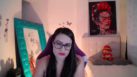 Snapshot of esmeralda098 chatting on 09-28-25, 07:19 Esmeralda online show from 09-28-25, 07:19