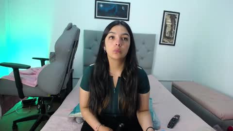 Perla online show from 10-13-25, 04:01