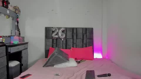 Perla online show from 02-19-26, 04:52