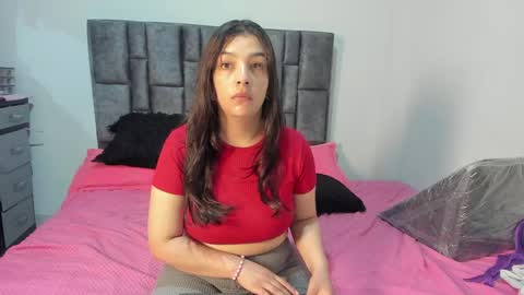 Perla online show from 05-25-26, 06:19