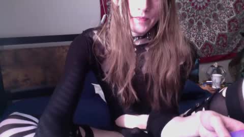 Snapshot of esotericfem chatting on 02-05-25, 05:20 brie online show from 02-05-25, 05:20