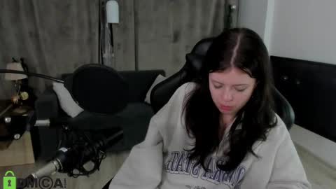 esteria online show from 12-16-24, 04:23