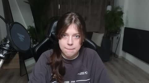 esteria online show from 10-15-25, 06:41