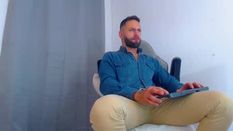 Snapshot of esteban7984068 chatting on 12-15-24, 12:18 esteban online show from 12-15-24, 12:18