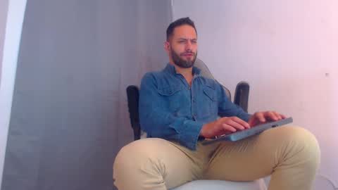 Snapshot of esteban7984068 chatting on 01-02-25, 10:55 esteban online show from 01-02-25, 10:55