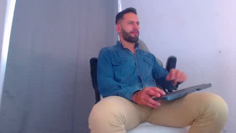 Snapshot of esteban7984068 chatting on 01-06-25, 07:35 esteban online show from 01-06-25, 07:35