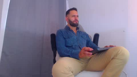 Snapshot of esteban7984068 chatting on 01-12-25, 07:53 esteban online show from 01-12-25, 07:53