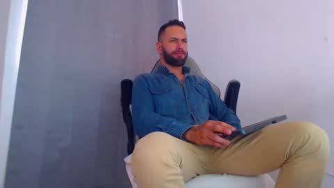 Snapshot of esteban7984068 chatting on 01-31-25, 05:10 esteban online show from 01-31-25, 05:10