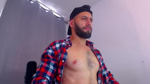 Snapshot of esteban7984068 chatting on 02-07-25, 07:06 esteban online show from 02-07-25, 07:06