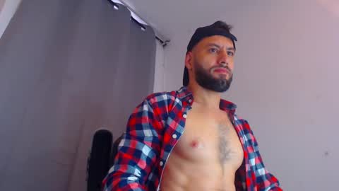 Snapshot of esteban7984068 chatting on 02-08-25, 10:40 esteban online show from 02-08-25, 10:40