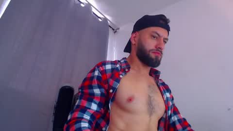 Snapshot of esteban7984068 chatting on 02-11-25, 07:05 esteban online show from 02-11-25, 07:05