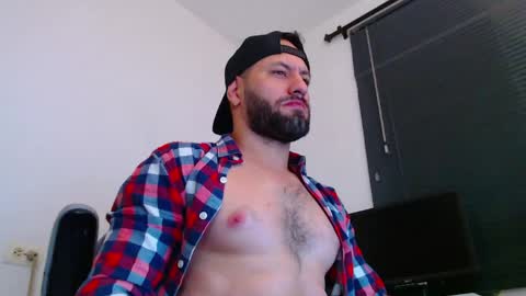 Snapshot of esteban7984068 chatting on 04-23-26, 02:19 esteban online show from 04-23-26, 02:19