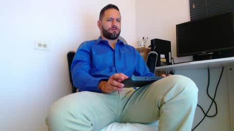 Snapshot of esteban7984068 chatting on 05-04-26, 02:02 esteban online show from 05-04-26, 02:02