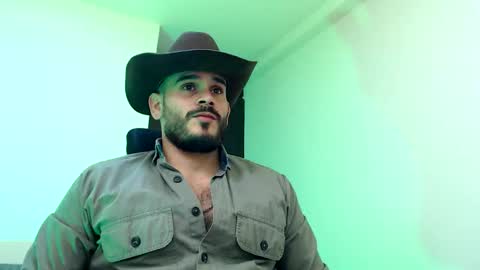 Esteban Fernandez online show from 11-24-25, 01:38