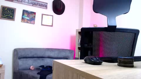 Snapshot of esteban_fer chatting on 05-29-26, 06:39 Esteban Fernandez online show from 05-29-26, 06:39