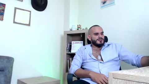 Snapshot of esteban_fer chatting on 06-12-26, 06:12 Esteban Fernandez online show from 06-12-26, 06:12