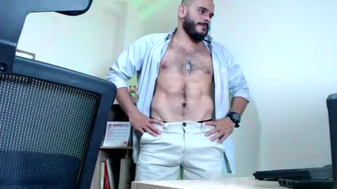 Snapshot of esteban_fer chatting on 06-24-26, 05:17 Esteban Fernandez online show from 06-24-26, 05:17