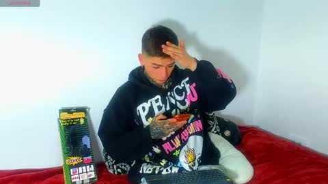 Esteban independent model online show from 04-15-26, 10:00