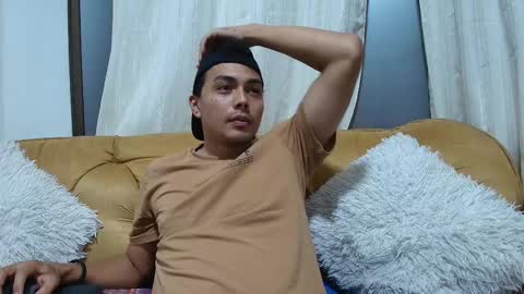 Snapshot of estebancot0314 chatting on 10-05-25, 01:59 Esteban online show from 10-05-25, 01:59