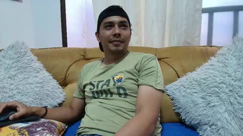 Snapshot of estebancot0314 chatting on 10-12-25, 10:31 Esteban online show from 10-12-25, 10:31