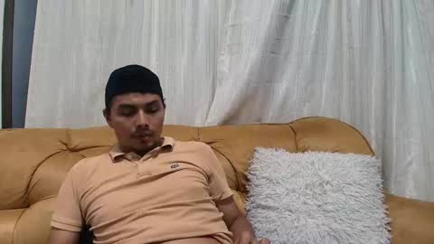 Snapshot of estebancot0314 chatting on 10-22-25, 05:52 Esteban online show from 10-22-25, 05:52