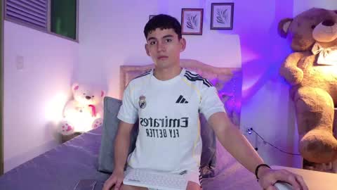 Snapshot of estebanperez_ chatting on 05-08-26, 11:04 Esteban online show from 05-08-26, 11:04