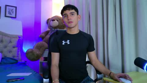 Snapshot of estebanperez_ chatting on 06-08-26, 07:47 Esteban online show from 06-08-26, 07:47