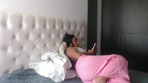 Snapshot of estefi1073162 chatting on 03-05-25, 04:13 valeria online show from 03-05-25, 04:13