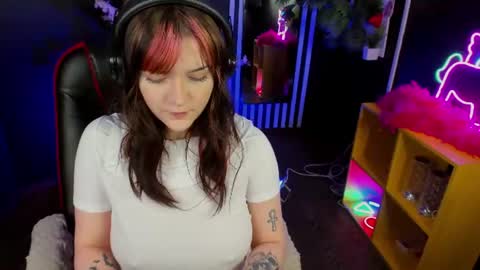 Ester  online show from 07-17-26, 11:06
