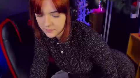 Ester  online show from 07-30-26, 04:17